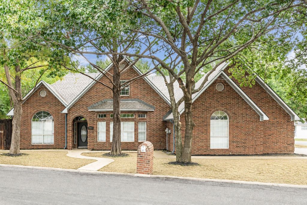 227 N Hopson Street, Van Alstyne, TX 75495