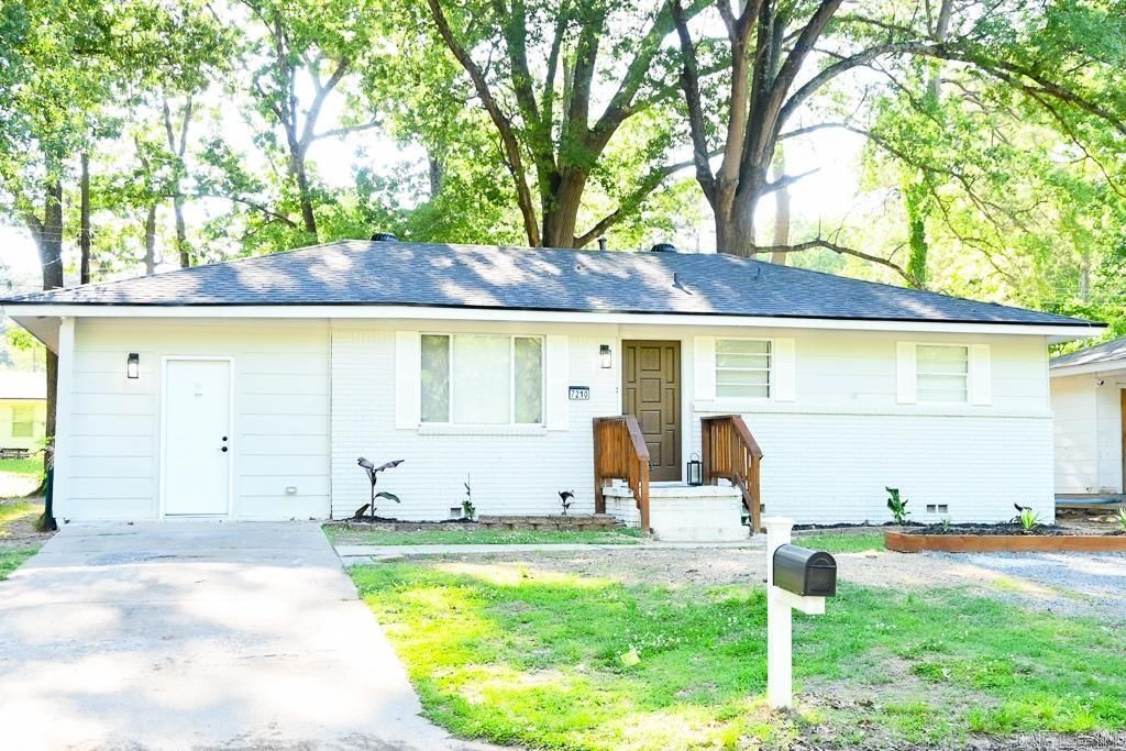 7210 W Wakefield Dr, Little Rock, AR 72209