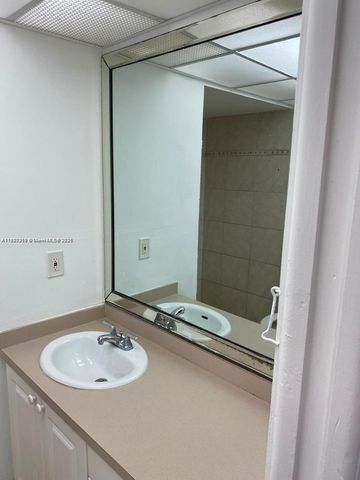 1638 Embassy Dr 312, West Palm Beach, FL 33401