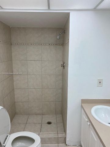 1638 Embassy Dr 312, West Palm Beach, FL 33401