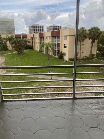 1638 Embassy Dr 312, West Palm Beach, FL 33401