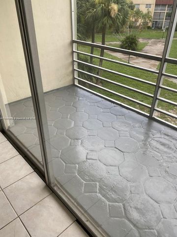 1638 Embassy Dr 312, West Palm Beach, FL 33401