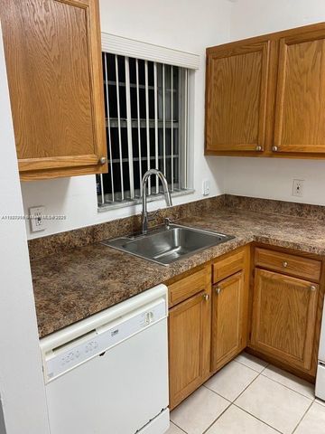 1638 Embassy Dr 312, West Palm Beach, FL 33401