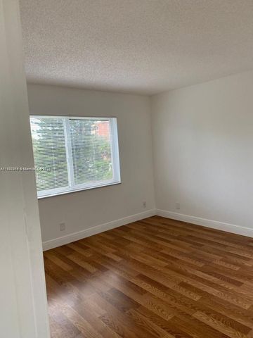 1638 Embassy Dr 312, West Palm Beach, FL 33401