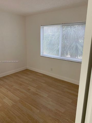 1638 Embassy Dr 312, West Palm Beach, FL 33401