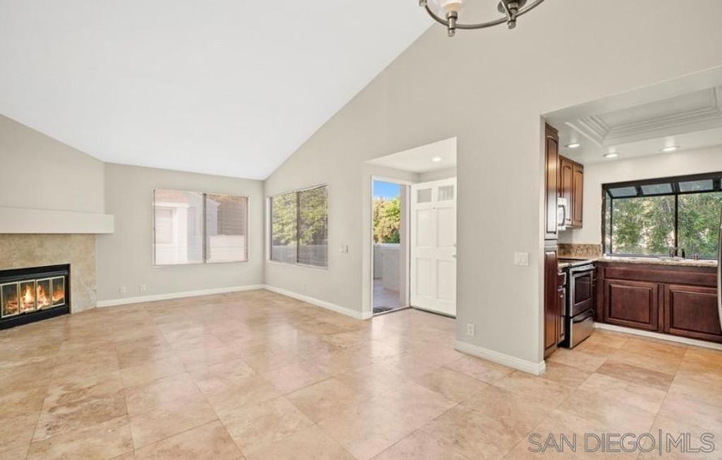 Image 12 of property listing at 387 Deerfield 77, Irvine, CA 92606
