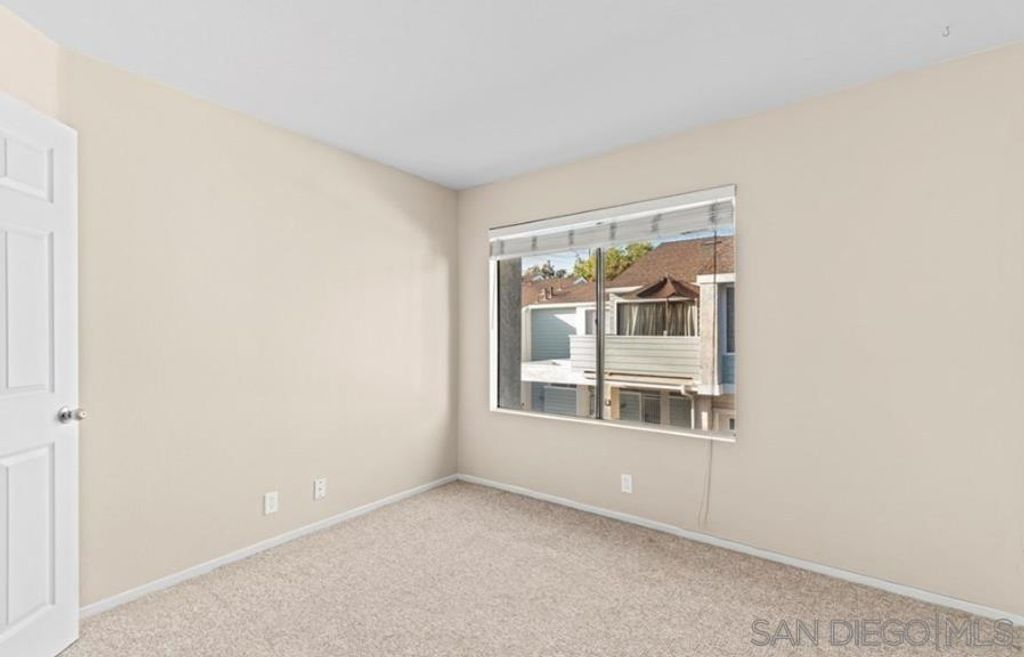Image 4 of property listing at 387 Deerfield 77, Irvine, CA 92606