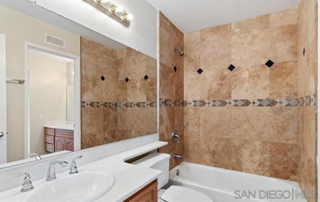 Image 5 of property listing at 387 Deerfield 77, Irvine, CA 92606