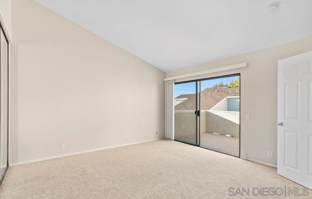 Image 7 of property listing at 387 Deerfield 77, Irvine, CA 92606