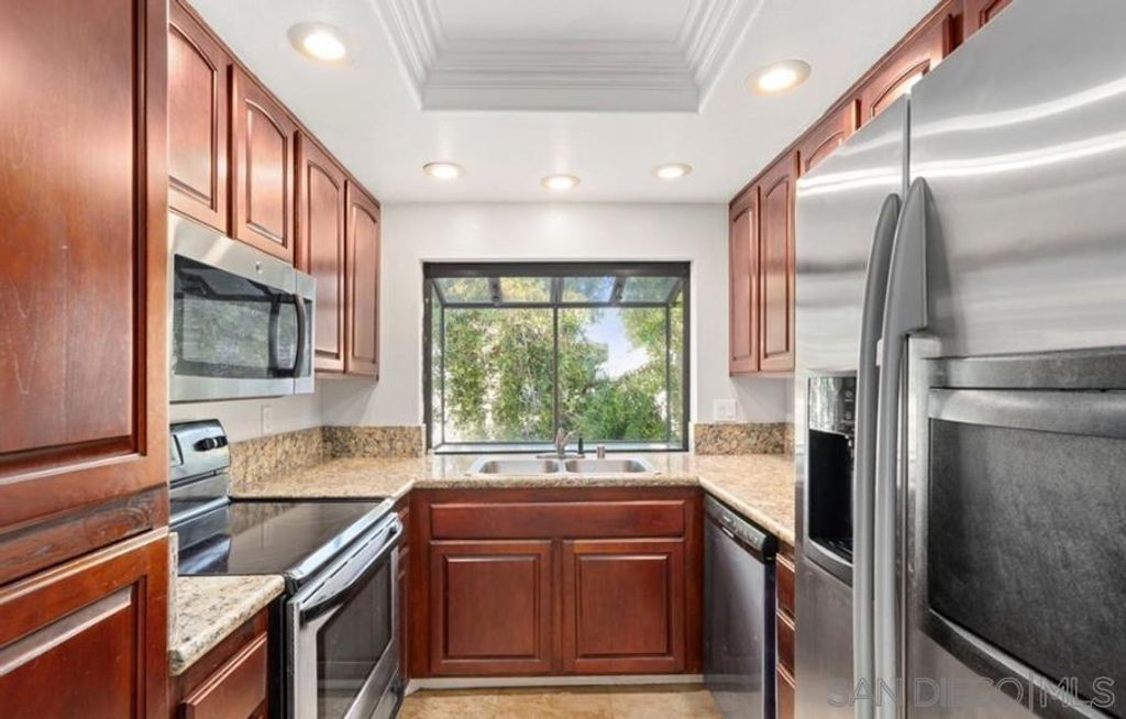 Image 8 of property listing at 387 Deerfield 77, Irvine, CA 92606