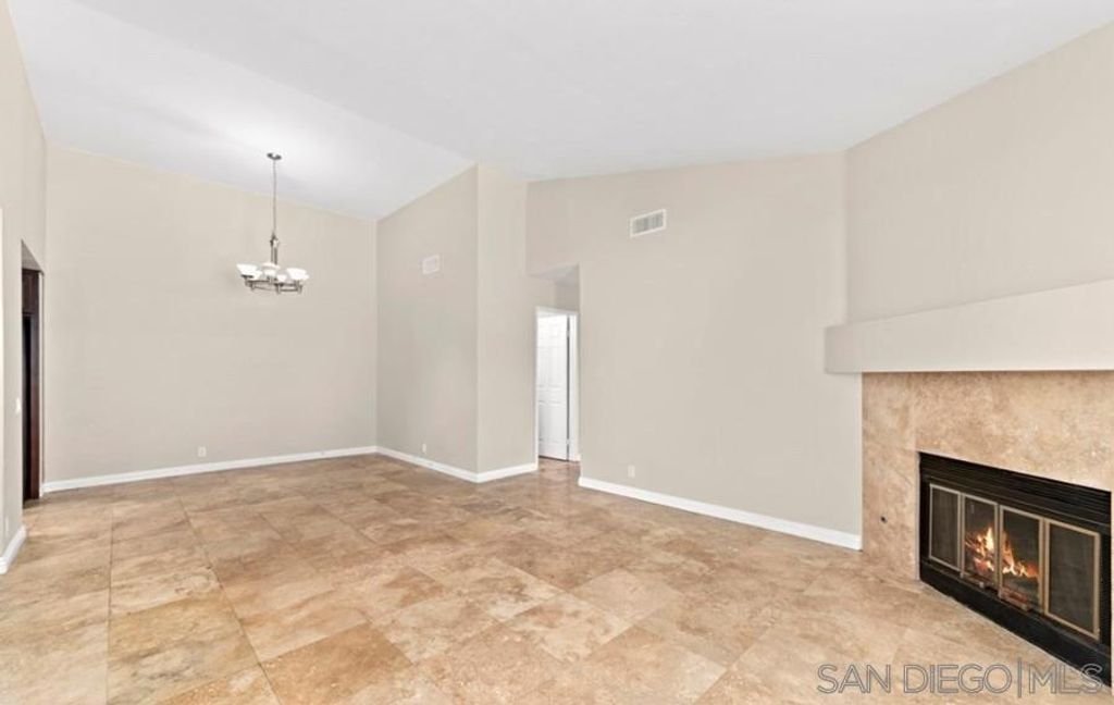 Image 9 of property listing at 387 Deerfield 77, Irvine, CA 92606
