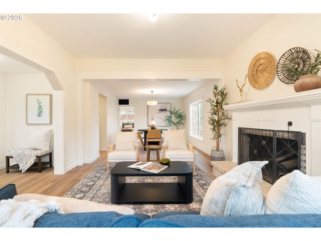 612 HOLMES Ln, Oregon City, OR 97045