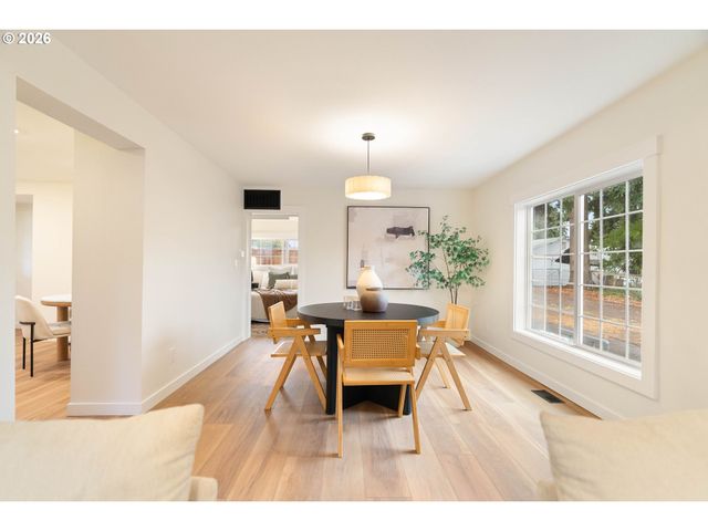 612 HOLMES Ln, Oregon City, OR 97045
