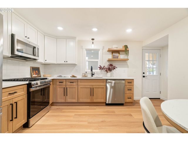 612 HOLMES Ln, Oregon City, OR 97045