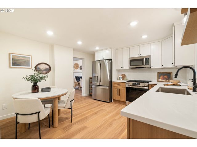 612 HOLMES Ln, Oregon City, OR 97045