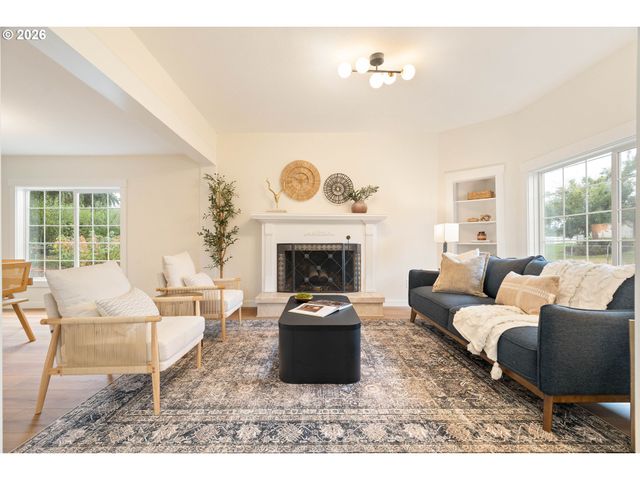 612 HOLMES Ln, Oregon City, OR 97045