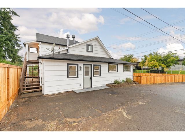 612 HOLMES Ln, Oregon City, OR 97045
