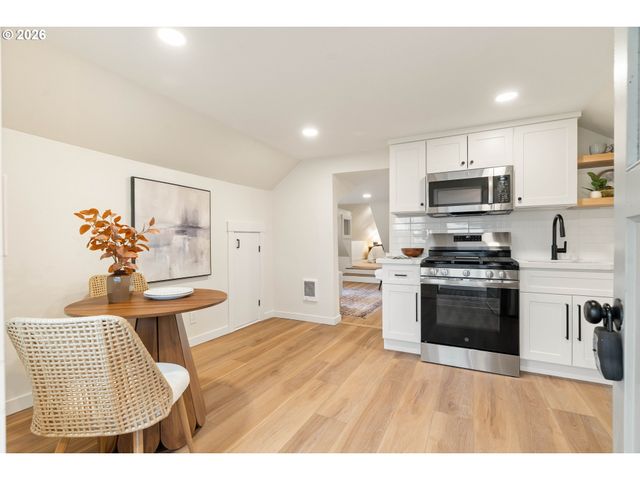 612 HOLMES Ln, Oregon City, OR 97045