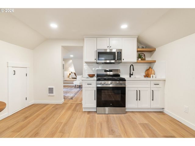 612 HOLMES Ln, Oregon City, OR 97045