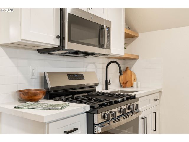 612 HOLMES Ln, Oregon City, OR 97045