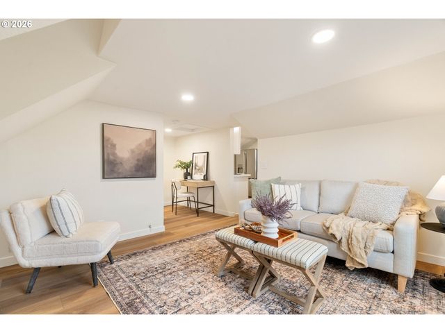 612 HOLMES Ln, Oregon City, OR 97045