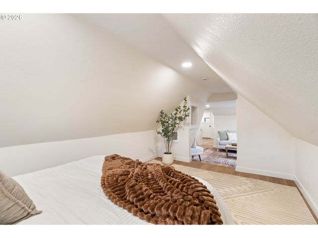 612 HOLMES Ln, Oregon City, OR 97045