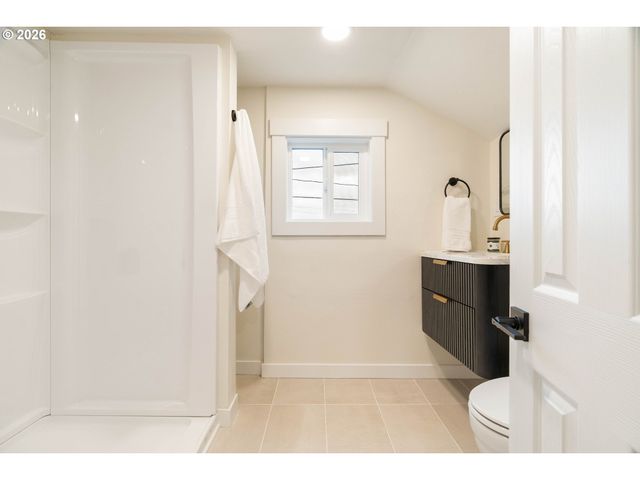 612 HOLMES Ln, Oregon City, OR 97045