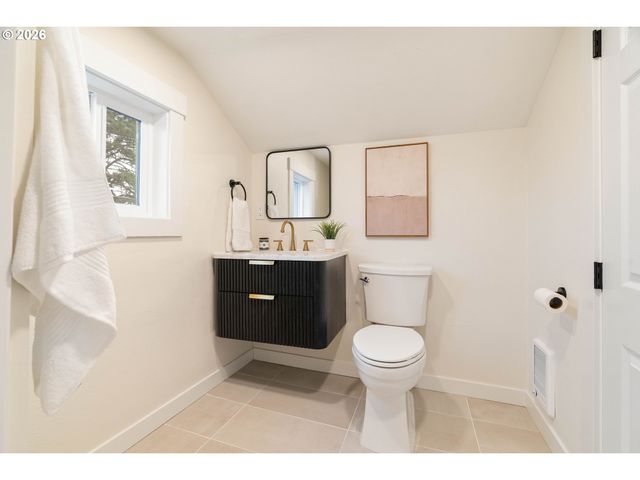 612 HOLMES Ln, Oregon City, OR 97045