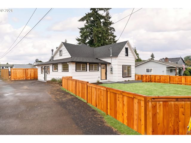 612 HOLMES Ln, Oregon City, OR 97045