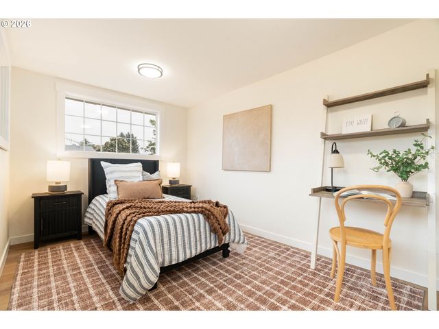 612 HOLMES Ln, Oregon City, OR 97045