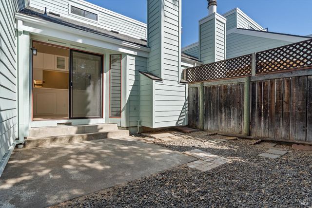 156 Courtyards East, Windsor, CA 95492