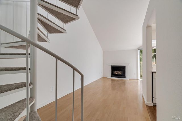 156 Courtyards East, Windsor, CA 95492