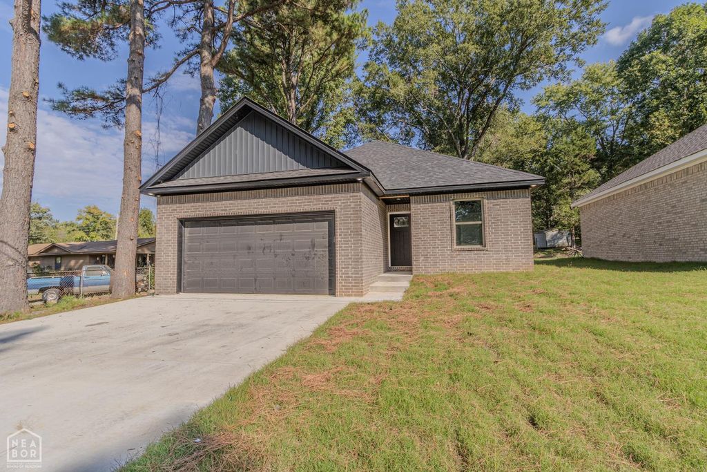 918 Mays A, Jonesboro, AR 72405