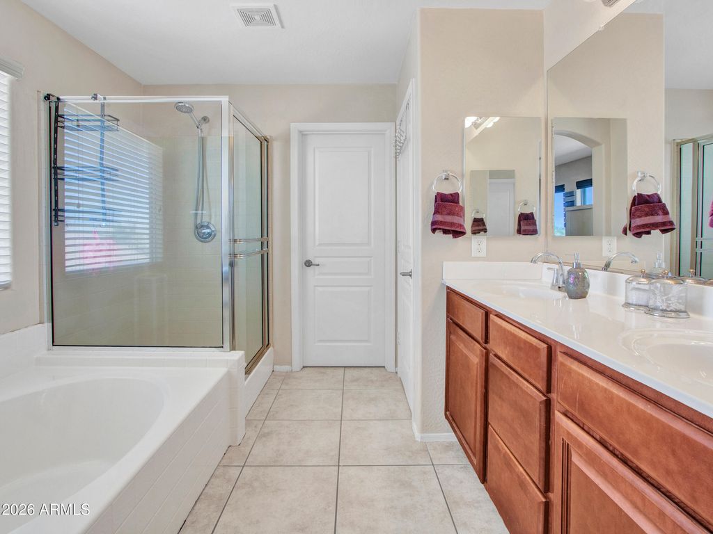 Image 10 of property listing at 313 S 117TH Drive, Avondale, AZ 85323