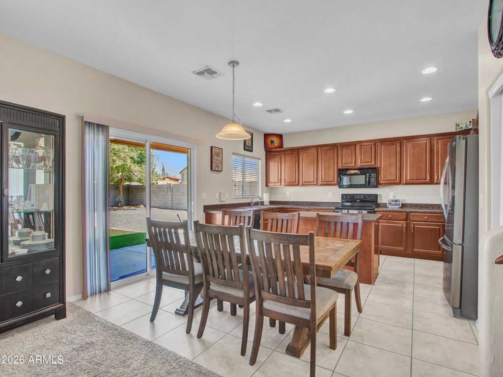 Image 3 of property listing at 313 S 117TH Drive, Avondale, AZ 85323