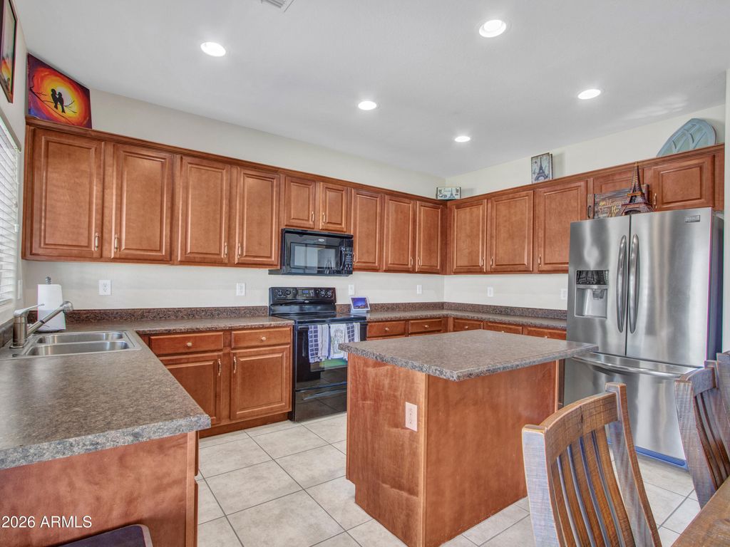 Image 4 of property listing at 313 S 117TH Drive, Avondale, AZ 85323