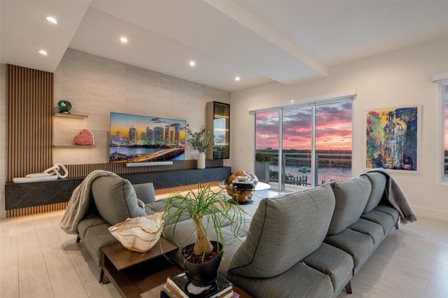 350 Desoto Street, Hollywood, FL 33019