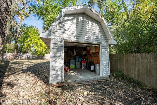 28172 W 10 Mile Road, Farmington Hills, MI 48336