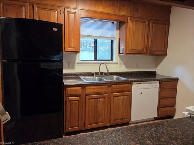 115 Cloister Oaks Circle, Winston-salem, NC 27127