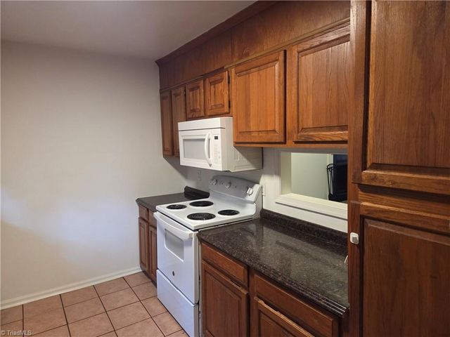 115 Cloister Oaks Circle, Winston-salem, NC 27127