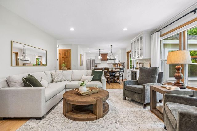 875 Fernbrook Lane N, Plymouth, MN 55447