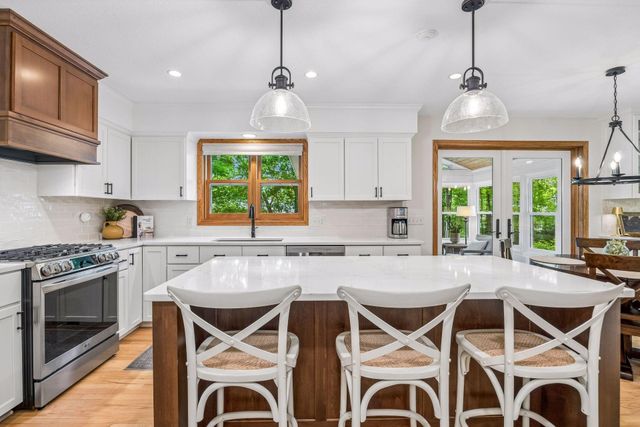875 Fernbrook Lane N, Plymouth, MN 55447