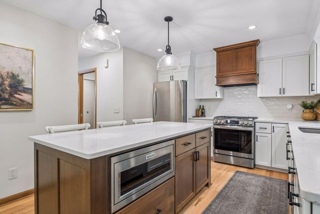 875 Fernbrook Lane N, Plymouth, MN 55447