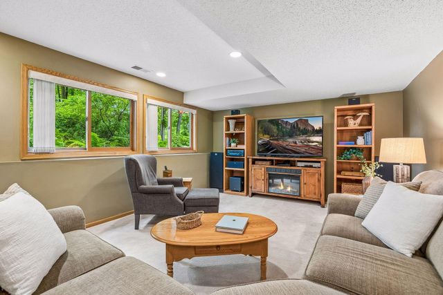 875 Fernbrook Lane N, Plymouth, MN 55447