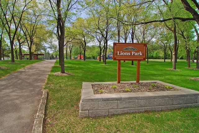 875 Fernbrook Lane N, Plymouth, MN 55447