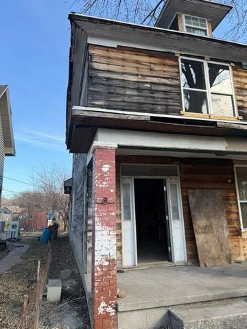 1613 11th Street S, St Joseph, MO 64501