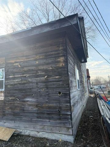 1613 11th Street S, St Joseph, MO 64501