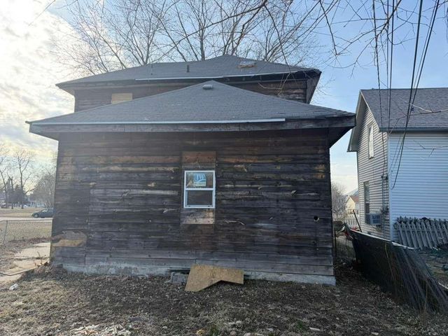 1613 11th Street S, St Joseph, MO 64501