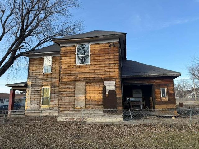 1613 11th Street S, St Joseph, MO 64501