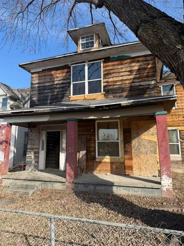 1613 11th Street S, St Joseph, MO 64501